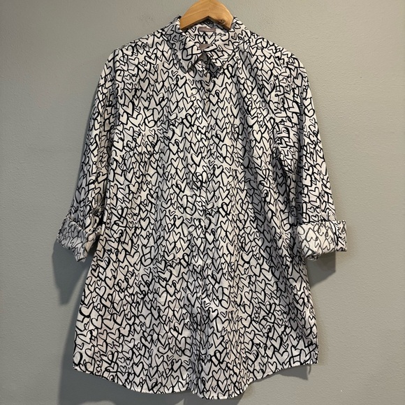 Chico’s Wrinkle Resistant Button Up Shirt Hearts Print Career Office M - Picture 1 of 7